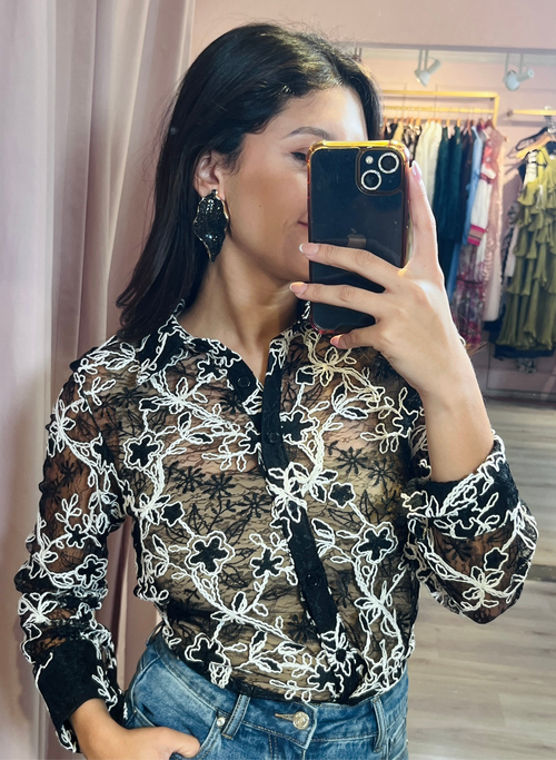 Blusa mesh bordada