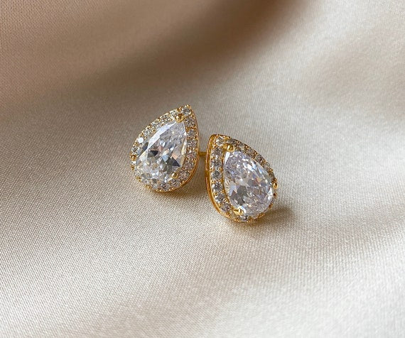 Aretes de Gota con Halo de Cristales