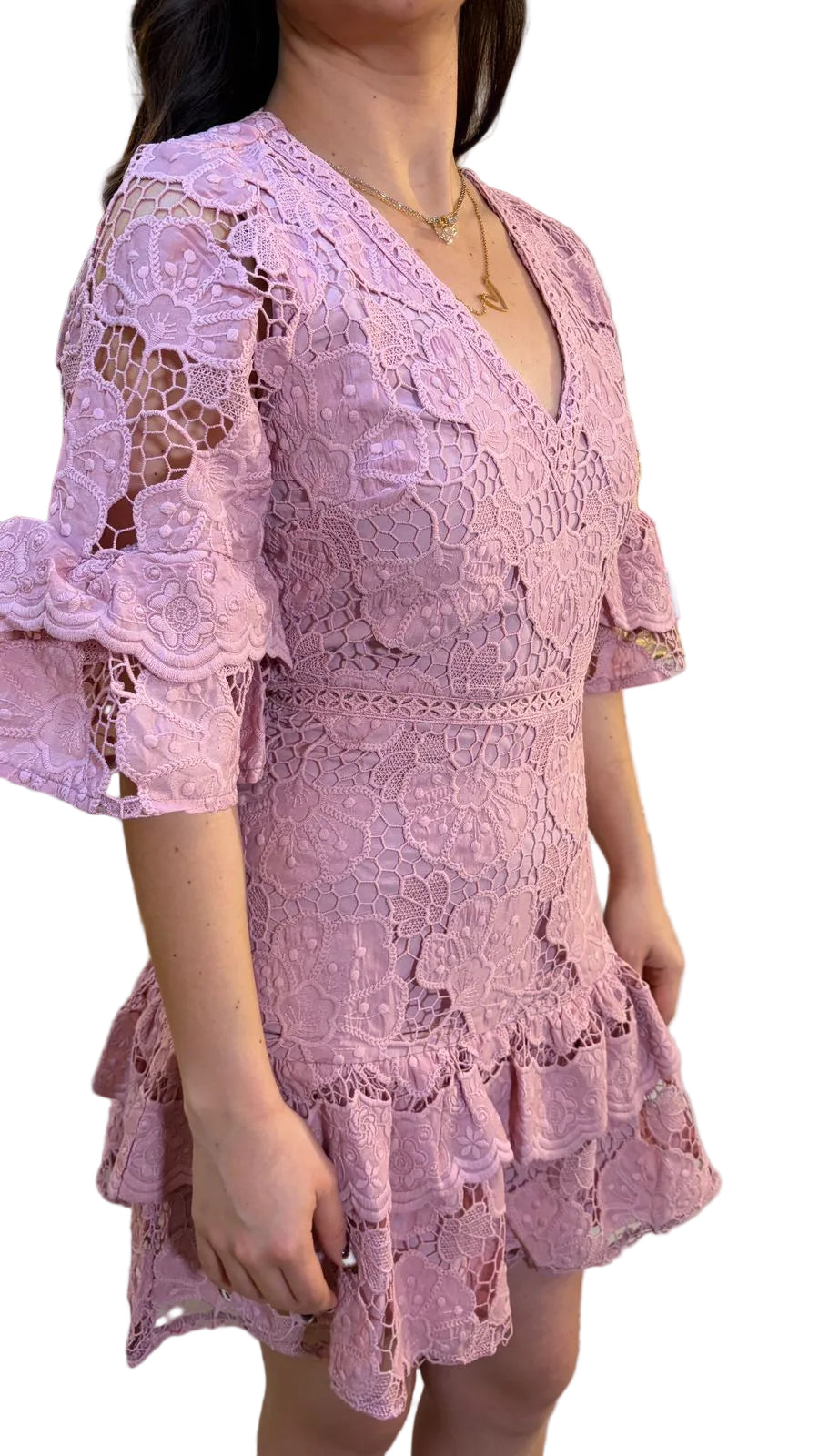 Vestido corto de encaje en color palo de rosa