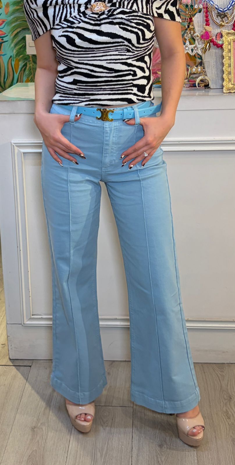 Pantalón corte  flare azul cielo