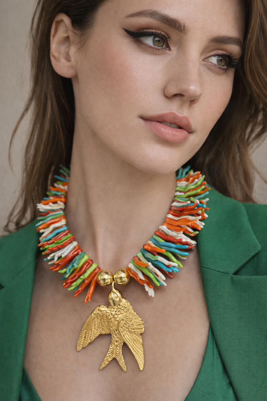 Collar de coral con golondrina