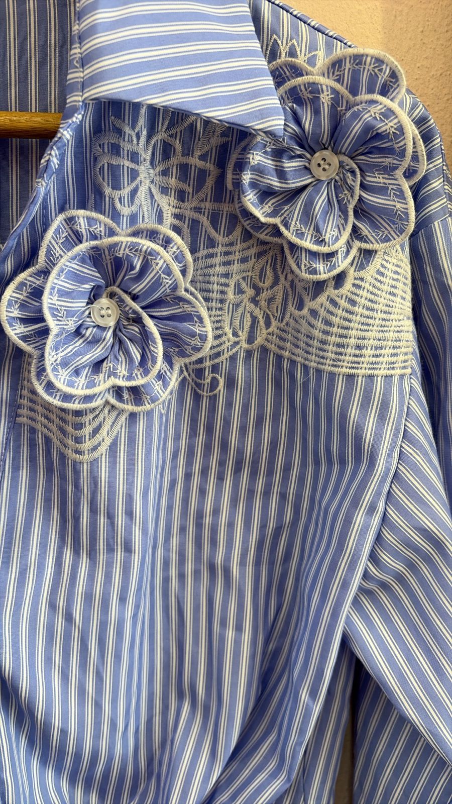 Blusa con flores 3d