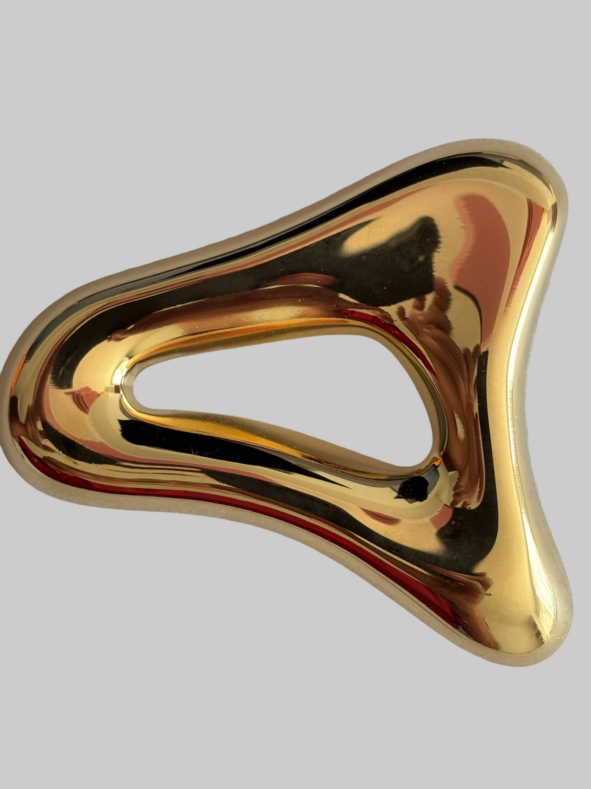 Broche Triangular Irregular Oversize