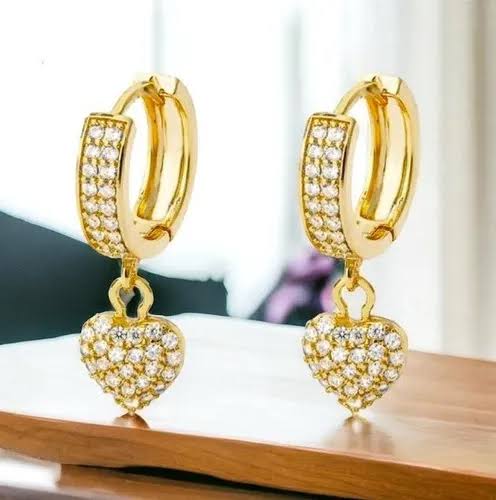 Aretes Huggies de Corazón con Pavé de Cristales