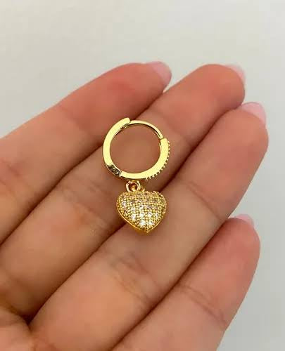 Aretes Huggies de Corazón con Pavé de Cristales