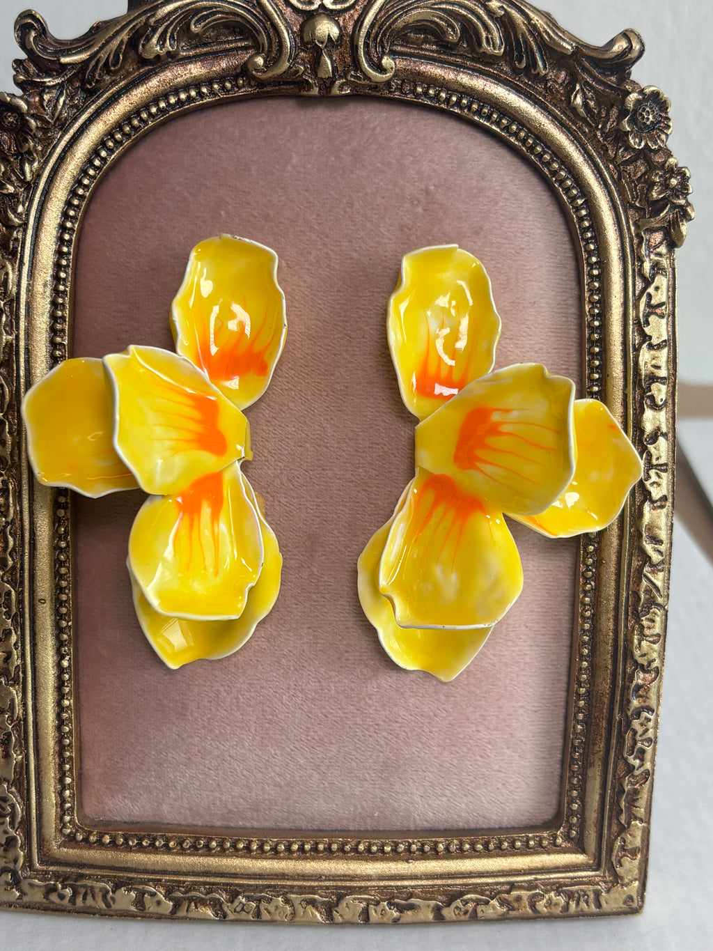 Aretes de pétalos
