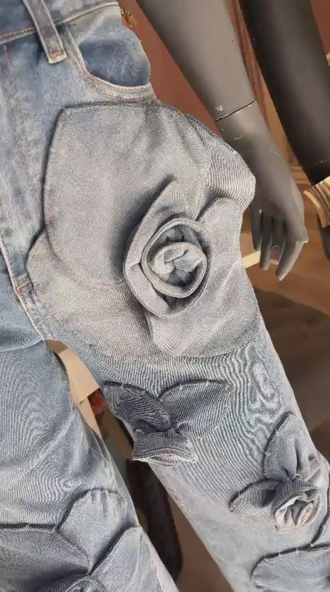 Pantalón con flores 3d