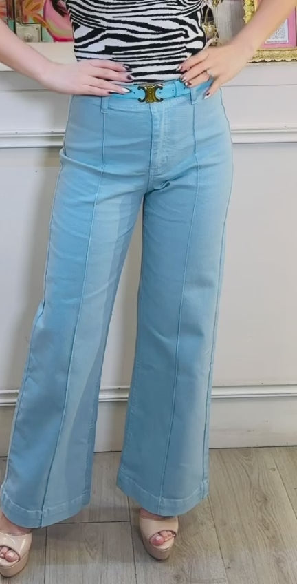 Pantalón corte  flare azul cielo